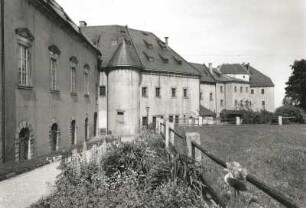 Königstein. Festung. Neues Zeughaus (1631, Wiederaufbau 1816), Torhaus und Streichwehr (1589-1591; P. Buchner) sowie Georgenburg (14. Jh., 1611-1619; P. Buchner, S. Hoffmann)