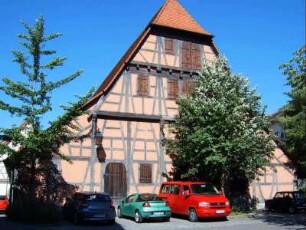Stadtansicht - Obere Kelter von Osten über Giebelseite (Fachwerk-Jahr 1491-fünfschiffige Kelter mit 4 Bäumen (Weinpressen))