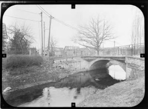 Magdala-Göttern. Straßenbrücke über die Magdel