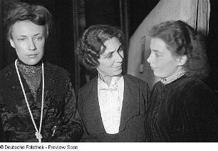 Szenenbilder aus dem Stück "Der lebende Leichnam" von Leo Tolstoi im Volkstheater Pankow in Berlin