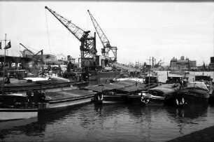 Antwerpen: Kähne in der Schleuse