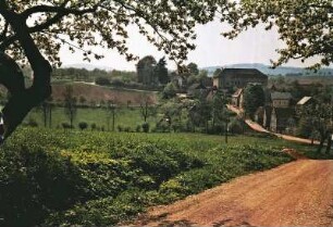 Theisewitz (Kreischa-Theisewitz). Ortsteilansicht mit Landgut Theisewitz. Blick von Kleba nach Südsüdwest