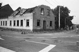 Abbruch der Gaststätte "Kaiser Friedrich" Ecke Allmend-/Rastatter Straße.