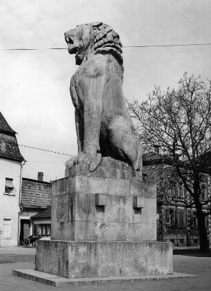 Löwen-Denkmal : Löwen-Denkmal. Stein (wohl nach 1900). Landau in der Pfalz