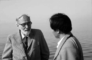 32. Tagung 1982 Physiker; Mainaufahrt: Tjalling Ch. Koopmans im Gespräch