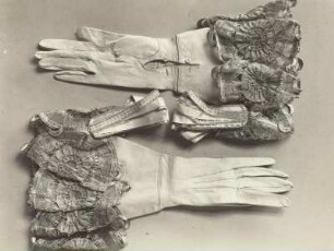 Ornat zum Englischen Hosenbandorden König Alberts: Handschuhe