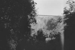 Brücke über die Victoriafälle : Blick auf die Brücke über die Victoriafälle, die Simbabwe und Sambia miteinander verbindet.