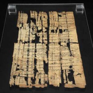 Fragment eines griechischen Papyrus : Fragment eines griechischen Papyrus, fol. r. (Eingabe eines Tempelaufsehers an einen königlichen Beamten). Kalamos auf Papyrus mit Tinte; 31 x 20 cm (162 vor Christus). Dresden: SLUB Mscr.Dresd.R.306
