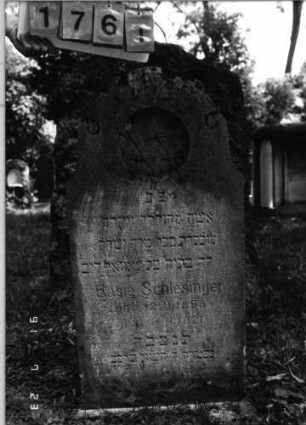 Grabstein 1761 [Hahn S. 189 Grab-Nr. II-96]