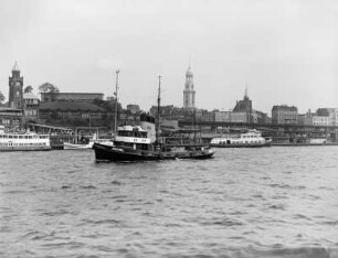 Hamburg, Elbpanorama : Elbpanorama mit dem Gebäude der Hamburger Seewarte, links der Pegel- und Uhrturm der St. Pauli Landungsbrücken. Rechts das Hochbahnviadukt