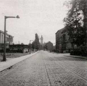 2. Tag nach der Hochwasser-Katastrophe, Juli 1954 : Elsterstr. gegen Rathaus, links Antifa-Haus