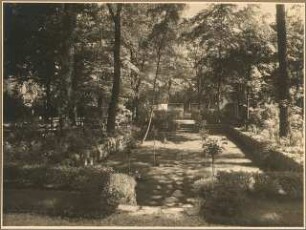 Landhaus Cohn, Doppel-Villa, Hubertusbader Straße, Berlin-Grunewald: Aussenaufnahme Blick von Eingangsseite in Garten (Ecke: Kronberger Straße, Hubertusbader Straße)