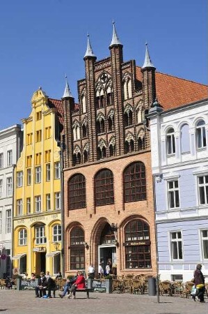 Stralsund - Häuser am Markt : Häuser am Markt. Aufgenommen am 21. April 2011 in Stralsund