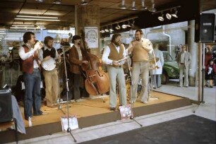 Freiburg: Jazz-Orchester im Schaufenster Hettlage, Salzstraße