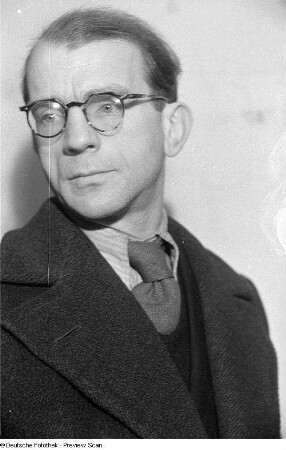 Porträtaufnahmen des Schriftstellers Günther Weisenborn