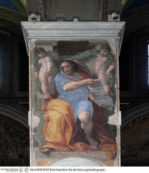 Grabmal des Johann Goritz, Der Prophet Jesaja, flankiert von zwei Girlanden tragenden Putten