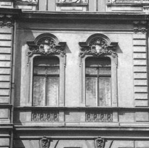 Cottbus-Mitte, Schillerstraße 55. Wohnhaus (nach 1870). Fenster (2. Obergeschoß)