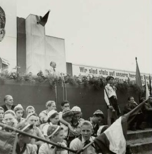 Dresden. 1. Pioniertreffen der DDR. Ansprache Otto Grotewohls im Rudolf-Harbig-Stadion