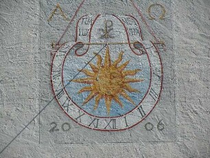 Oberaudorf - Sonnenuhr : Sonnenuhr am Kirchturm. Aufgenommen am 17. Juli 2011 in Oberaudorf