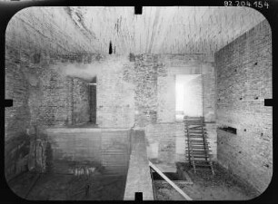 Schwarzburg. Schloss. Ruine des Hauptgebäudes. Innenansicht