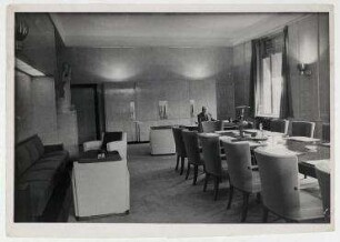 Joseph Avenol, Generalsekretär des Völkerbundes, in seinem Büro in Genf. Joseph Avenol
