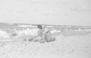 Richard und Florentine Fleischhut am Strand von Köslin