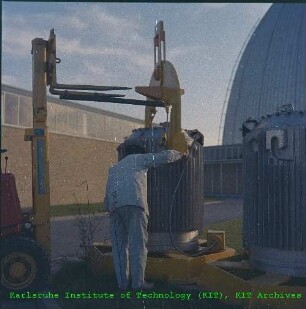 Transportbehälter für bestrahlte Brennelemente auf dem Gelände des Forschungsreaktors München (FRM)