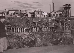 Bergwerk : Bergwerk, gezeigt in Dresden auf der Erzgebirgsschau 1934