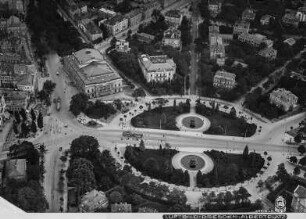 Ansicht des Platzes mit Brunnen "Stilles Wasser" und "Stürmische Wogen" und Albert-Theater