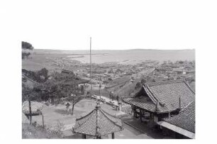 Mihogasaki. Stadtteilansicht. Blick zum Hafen