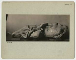 Statue einer liegenden Frau aus Magnesia am Mäander