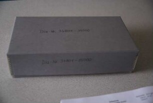 Kartons zur Vepackung der Original-Dias zur Langzeitarchivierung im TUM-Archiv