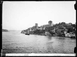 Rumeli-Hissar vom Bosporus, östlich