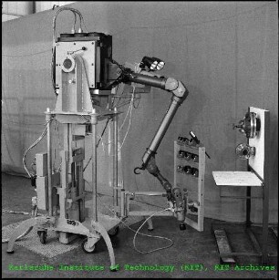 Elektrischer Master-Slave-Manipulator (EMSM I) der Abteilung Reaktorbetrieb und Technik (RBT)