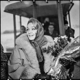 Marlene Dietrich, Zwischenlandung am Flughafen Berlin-Schönefeld im Januar 1964, Bild 4. SW-Foto, 16.01.1964 © Kurt Schwarz.