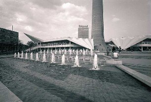 Berlin: Ost; Brunnen an der Terrasse vor Fernsehturm