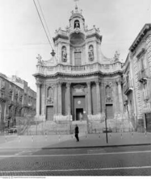 Collegiata & Regia Cappella, Fassade