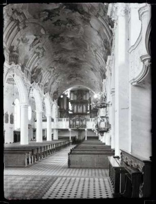 katholische Pfarrkirche innen nach Westen