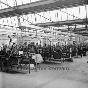 Joh. Friedrich Behrens: Bogenstraße: Metallwarenfabrik: Innenaufnahme: Blick in die Produktionshalle