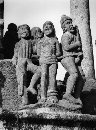 Kalvarienberg : Kalvarienberg (1610). Detail mit Geißelung. Saint-Thégonnec
