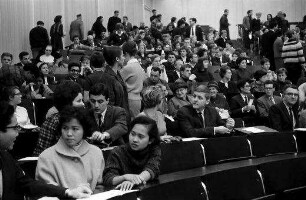 Freiburg: Universität; Studenten und Studentinnen im Auditorium Maximum