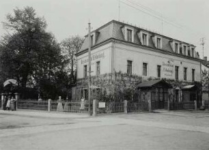 Weißer Hirsch (Dresden-Weißer Hirsch), Rißweg 39. Wohnhaus mit Restaurant "Erholung". Eckansicht