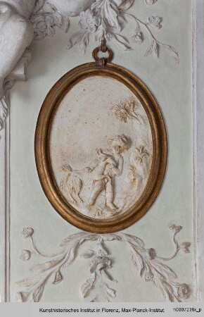 Stuckreliefs mit Puttendarstellungen : Putto mit Ziegenbock