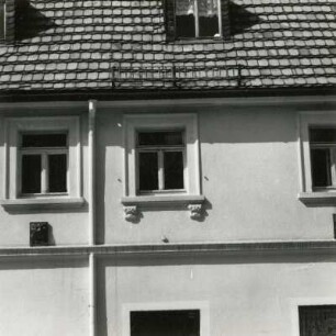 Oederan, Lange Straße 22. Wohnhaus mit Ladeneinbauten. Fenster (2. Obergeschoß)