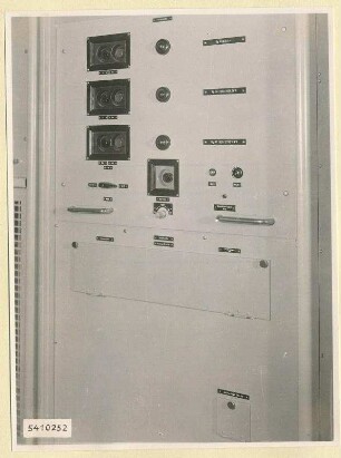 10-kW-Fernsehsender Nr. 507, Schrank B18 unten, Frontansicht geschlossen, Foto 1954