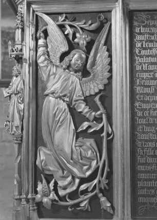 Grabmal der Maria von Burgund (+ 1482) — Obere Stirnseite — linker Engel