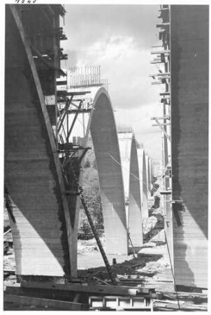 Rohrbach-(Friedens)brücke, km 211,808 - 212,130 Alle Bögen betoniert
