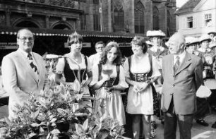 Freiburg: Die Weinkönigin Gisela Faber auf dem Podium