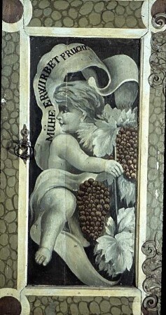 Ostwand, Wandbild auf dem Kamin: Mühe erwirbt Frucht