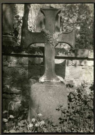 Friedhof. Grabkreuz 1857